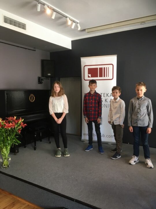 Czytanie [1600x1200]