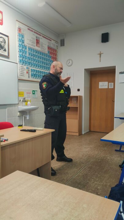 IMG20250324080142_copy_1296x2304