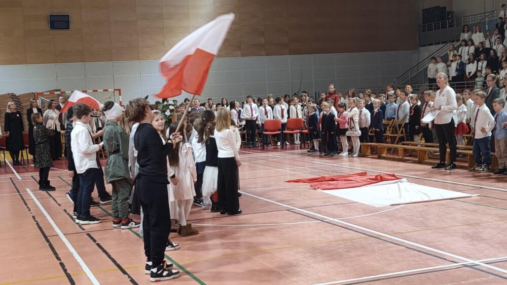 Listopad 2025 (1) [1600x1200]